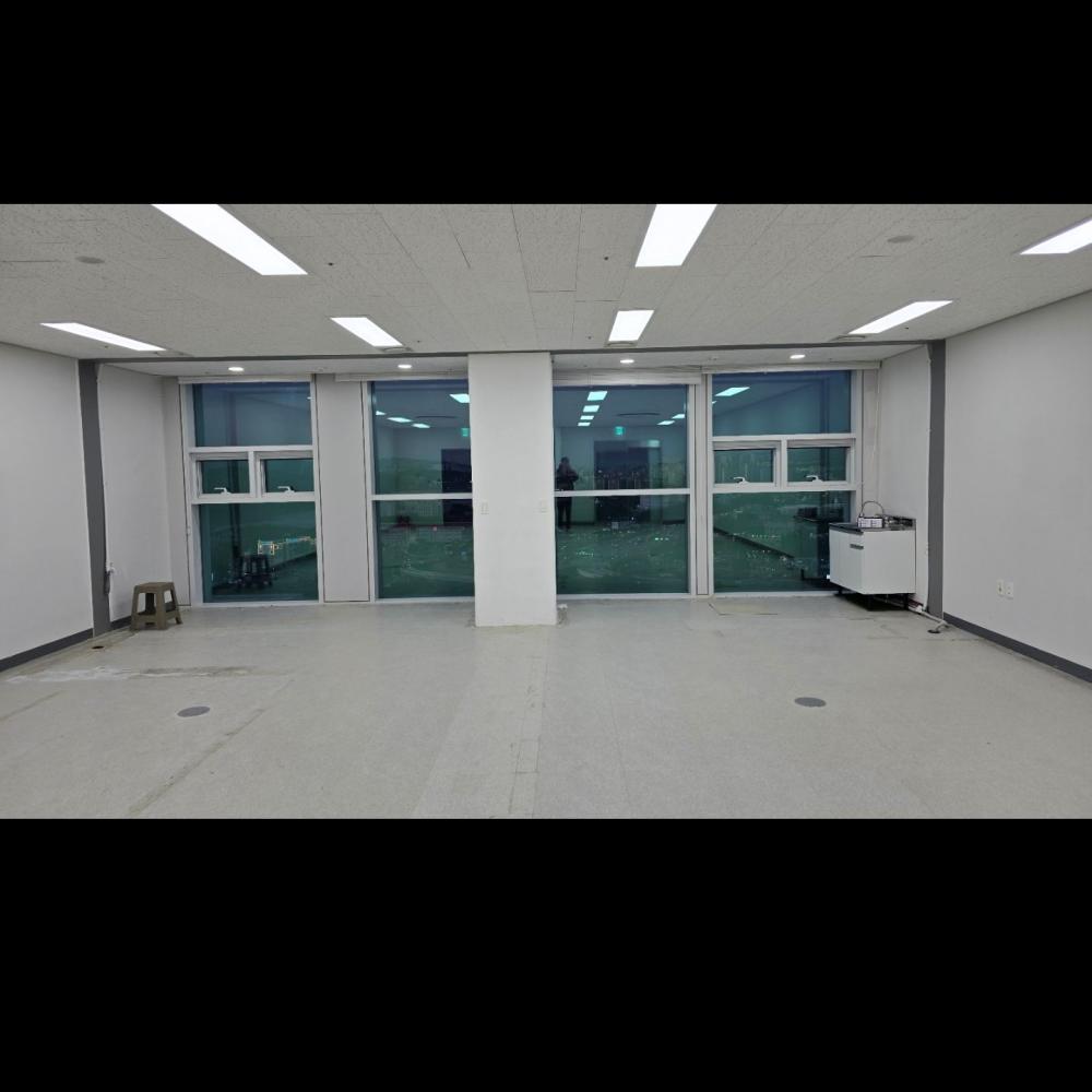 사무공간데코타일시공