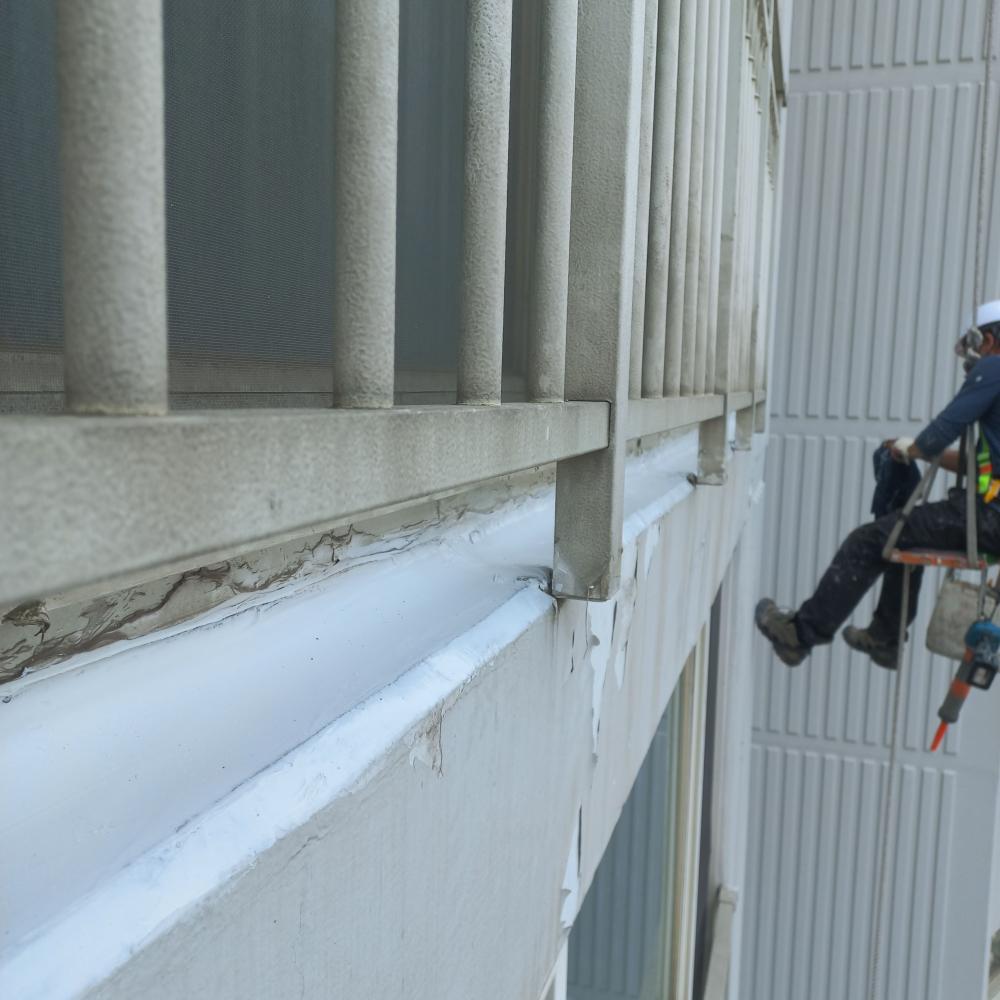 아파트 베란다 창틀 코킹(실리콘) 보수공사