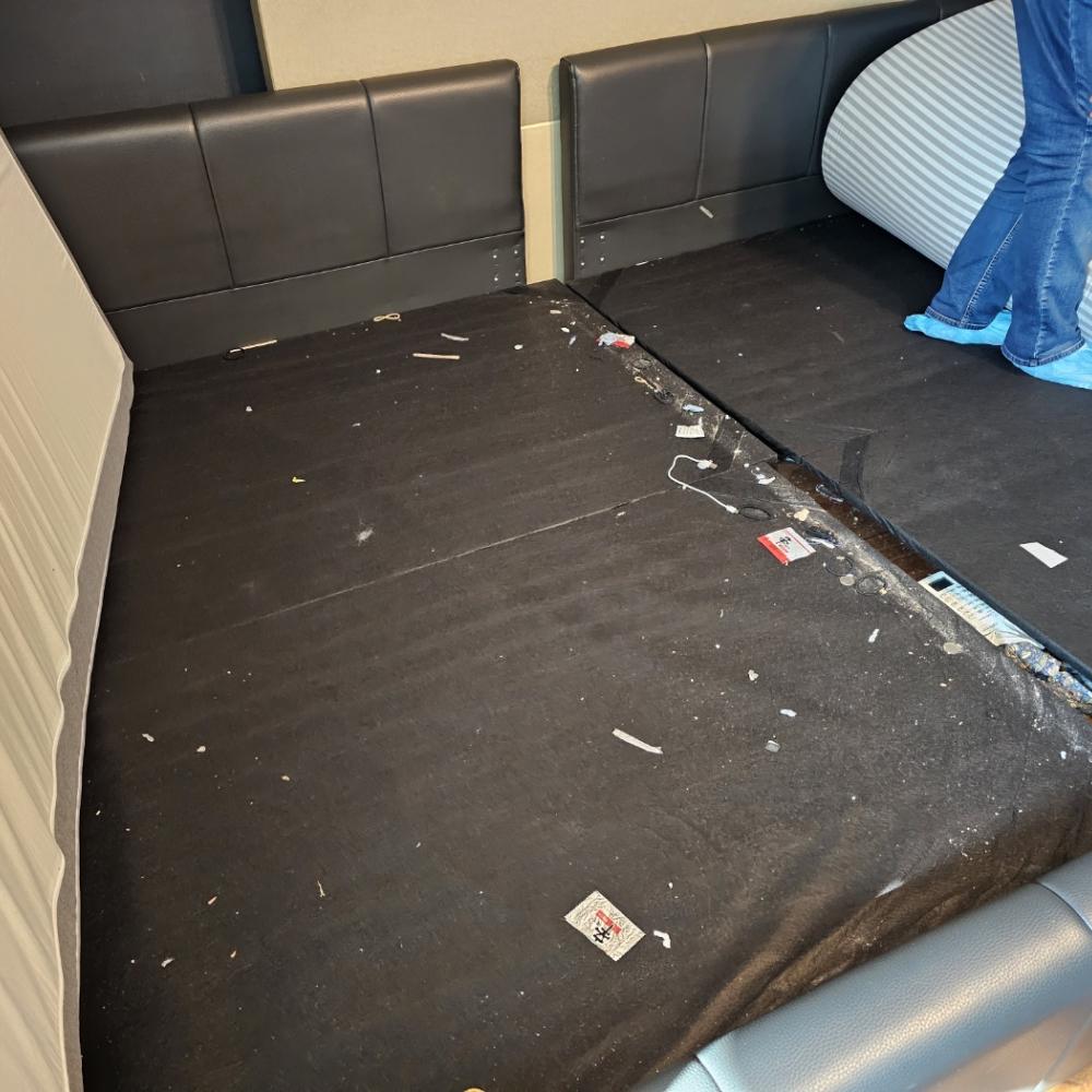 침대 건식 청소 과정