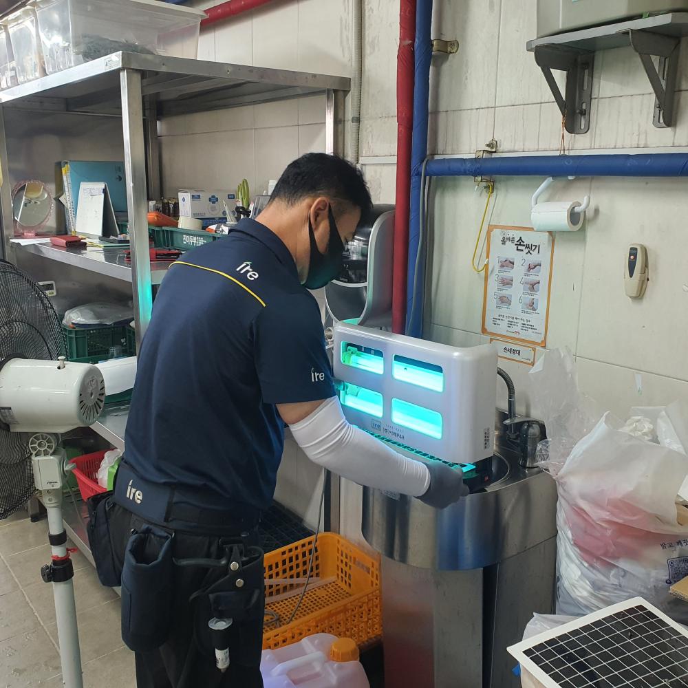 날아다니는 해충 다 나와