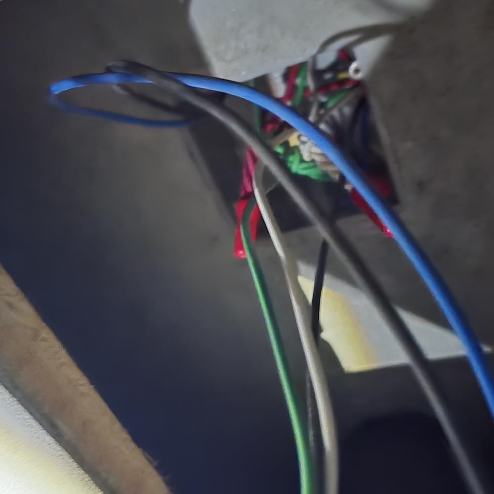 전기차단기 내려감