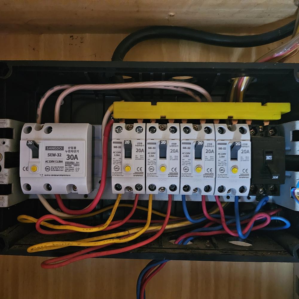 차단기 교체 작업