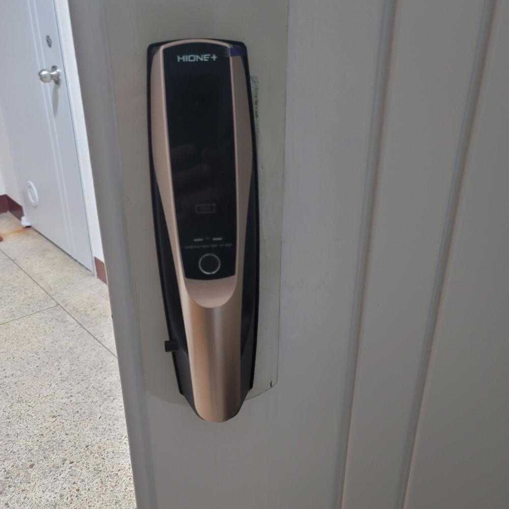 전자도어락 비번을 몰라서 파손없이 열어드림.