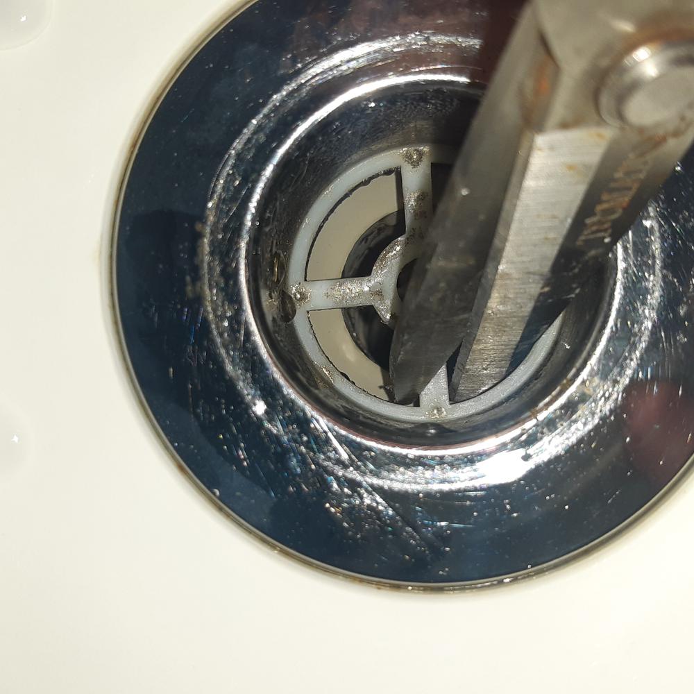 욕조배수구냄새차단 트랩설치