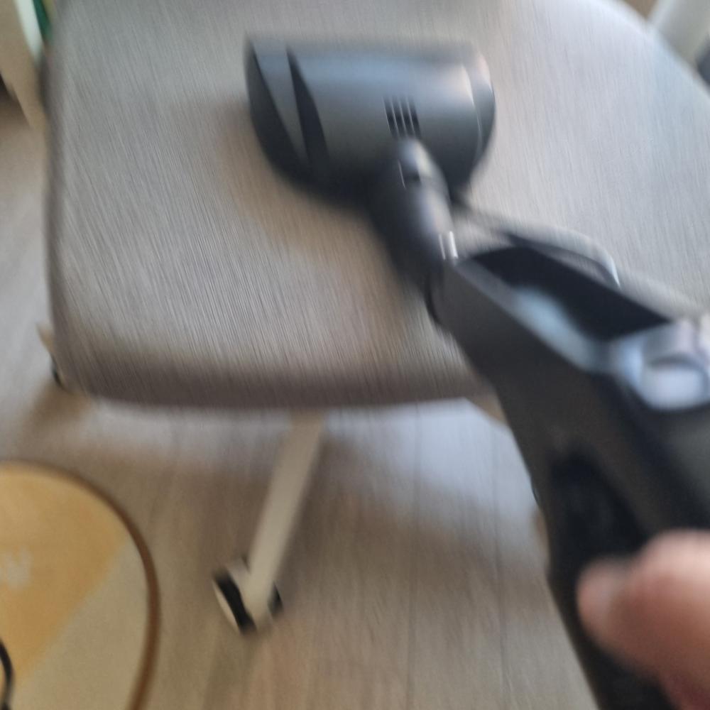 의자 청소 작업